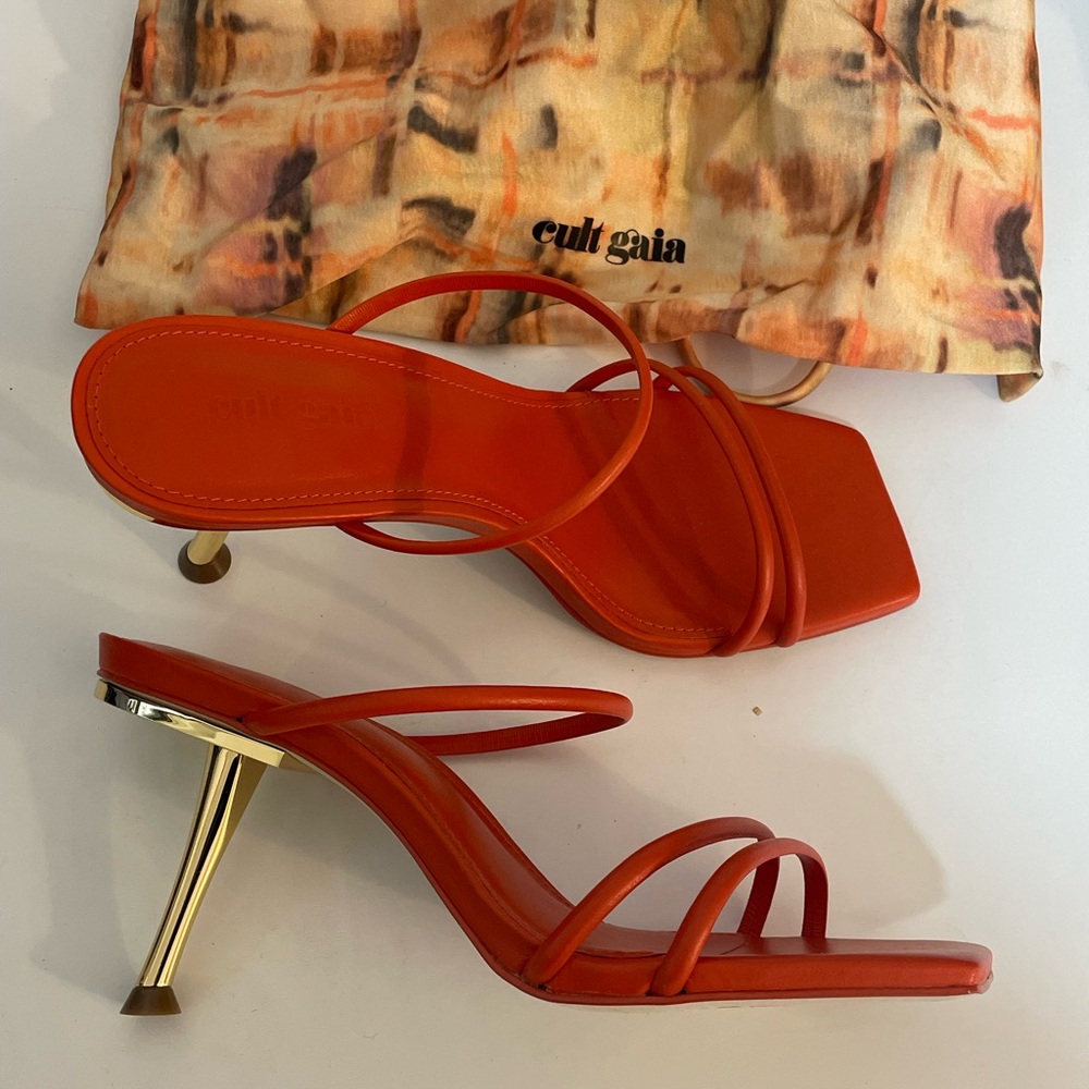 CULT GAIA LYDIA shoes in 36 (6) and pouch